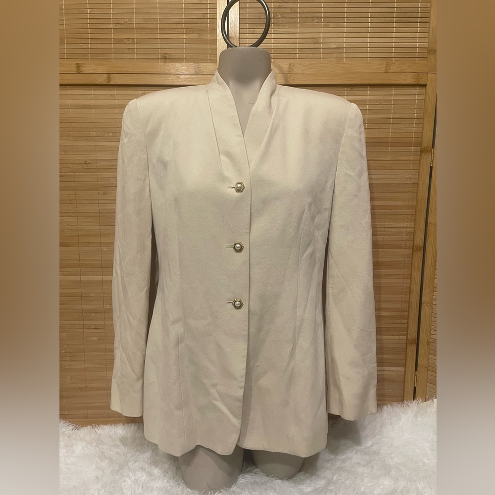Jones New York cream silk blazer suit jacket pearl gold buttons woman’s size 6